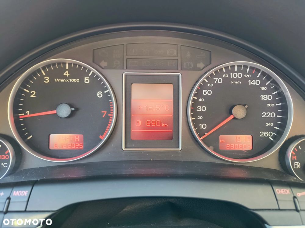 Audi A4 Limousine - 6