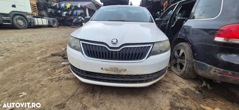 Capota motor / are mici defecte de la pietre / Skoda Rapid 2 2015 / alba - 6