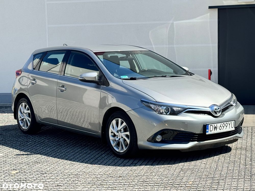 Toyota Auris 1.6 Premium MS - 16