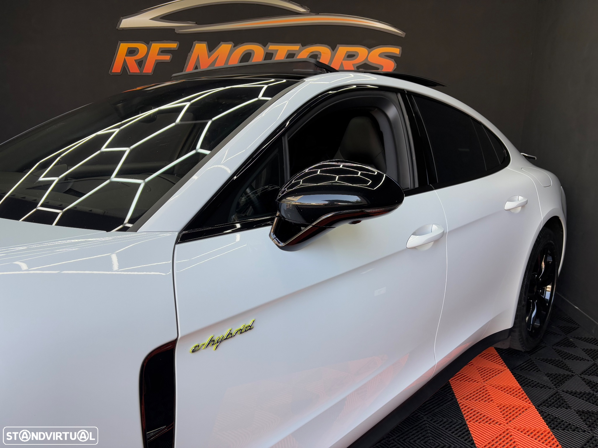 Porsche Panamera 4 E-Hybrid - 17