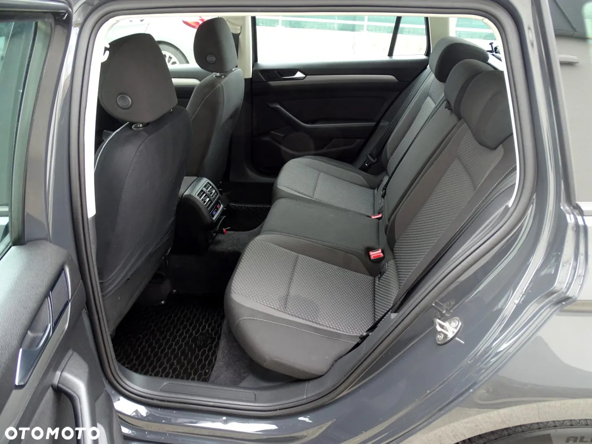 Volkswagen Passat 1.6 TDI BMT Comfortline - 12