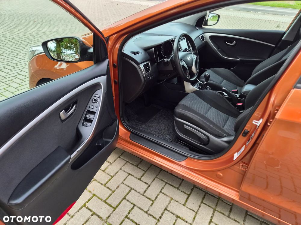 Hyundai i30 blue Kombi 1.6 CRDi Style - 9