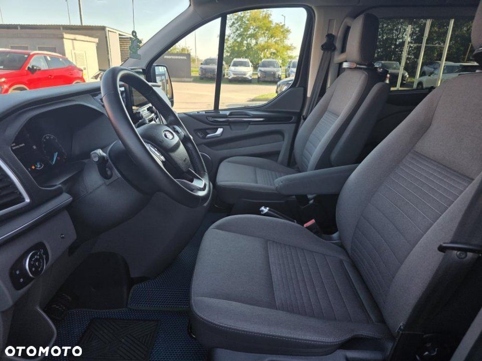 Ford Tourneo Custom - 19