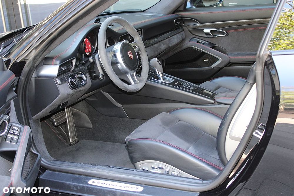 Porsche 911 Carrera 4 GTS PDK - 11