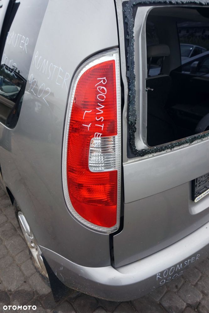 LAMPA TYLNA LEWA ROOMSTER I 5J 5J7945111 SKODA 2006-2010 - 1