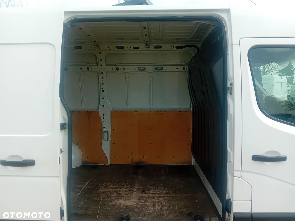 Nissan NV-4000 - 14