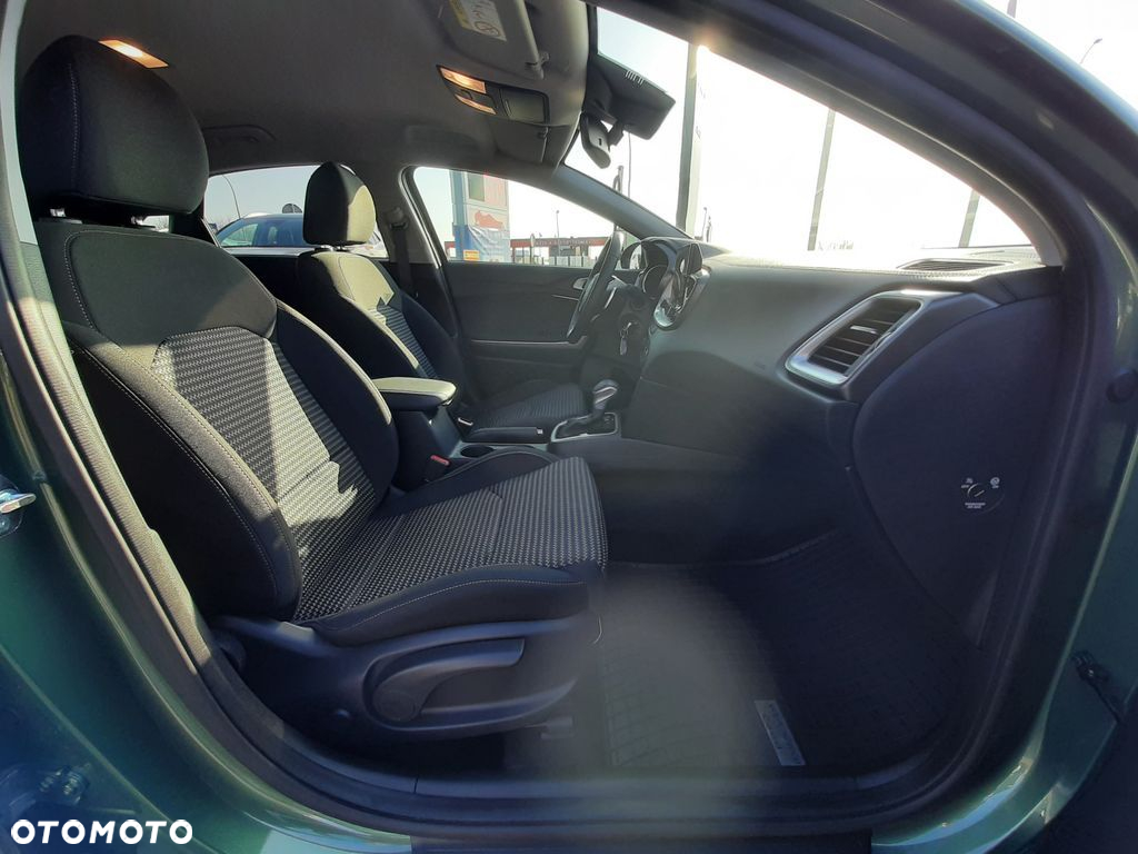 Kia Ceed 1.5 T-GDI M DCT - 23