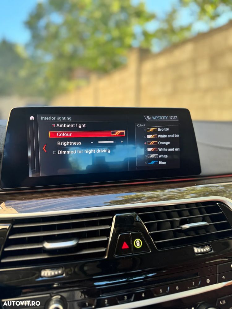 BMW Seria 5 520d xDrive AT - 17