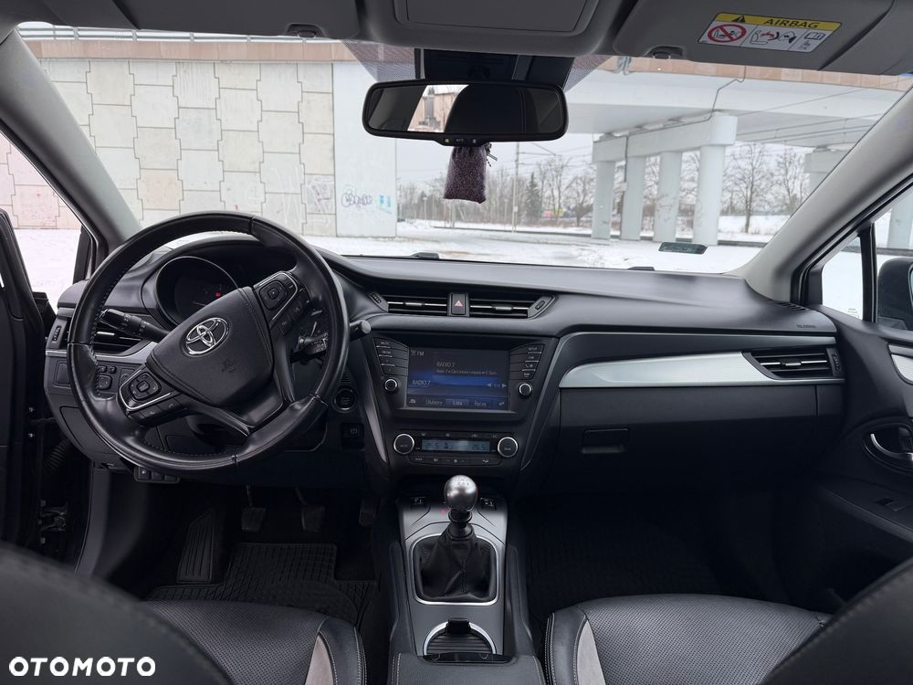 Toyota Avensis 2.0 D-4D Premium - 11