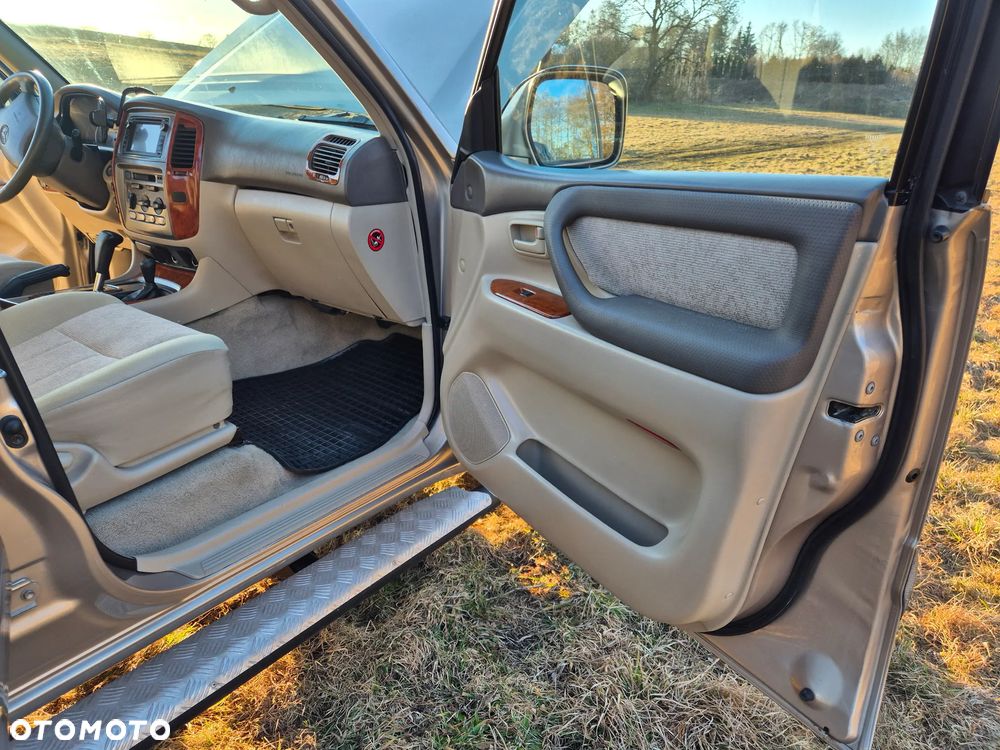 Toyota Land Cruiser - 18