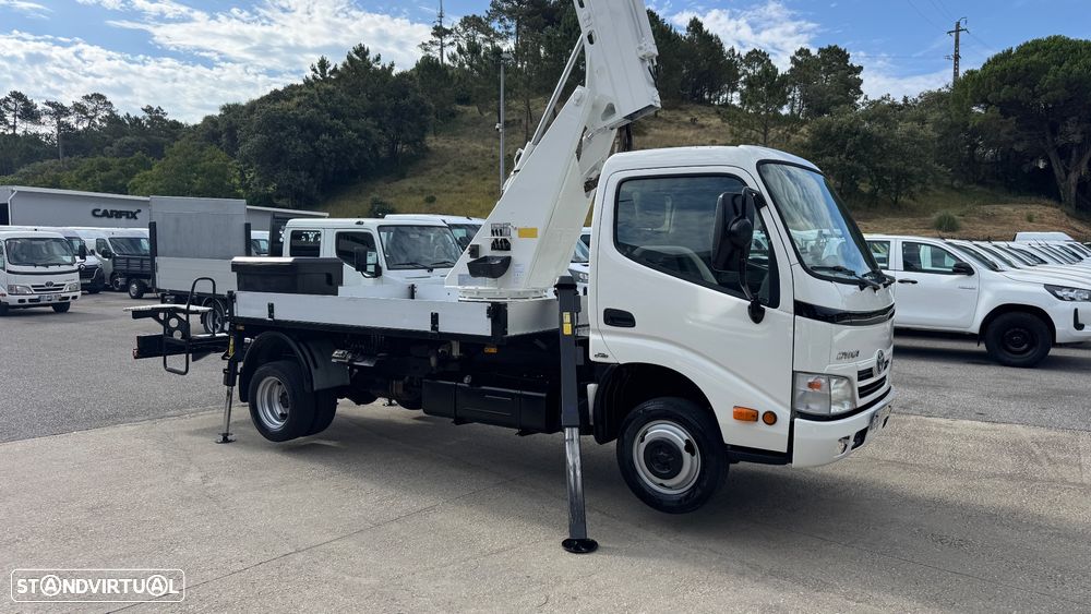 Toyota Dyna 3.0 D-4D C/ Cesto Elevatório - 7