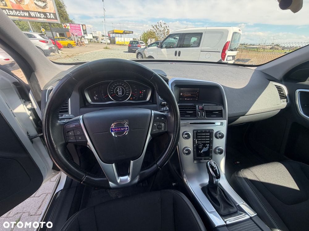Volvo XC 60 D5 AWD Momentum - 18