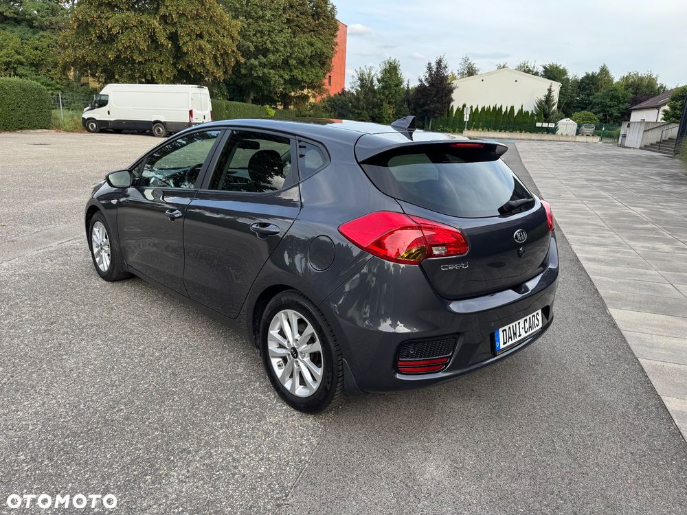Kia Ceed 1.6 GDI ISG Platinum Edition - 12