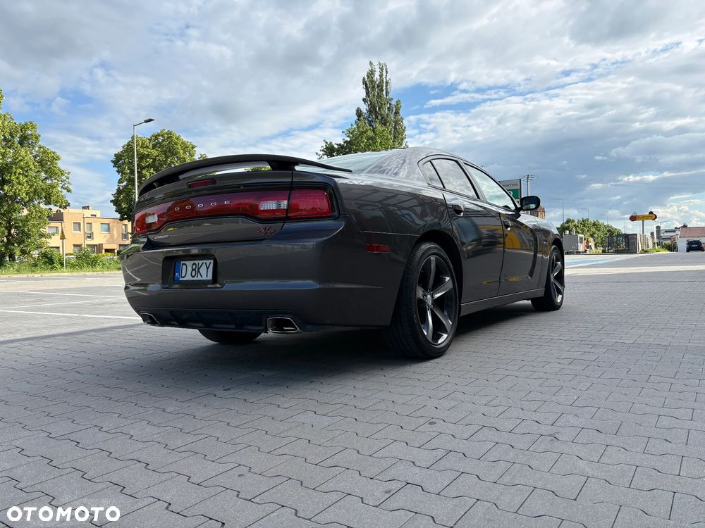 Dodge Charger 5.7 V8 RT - 11
