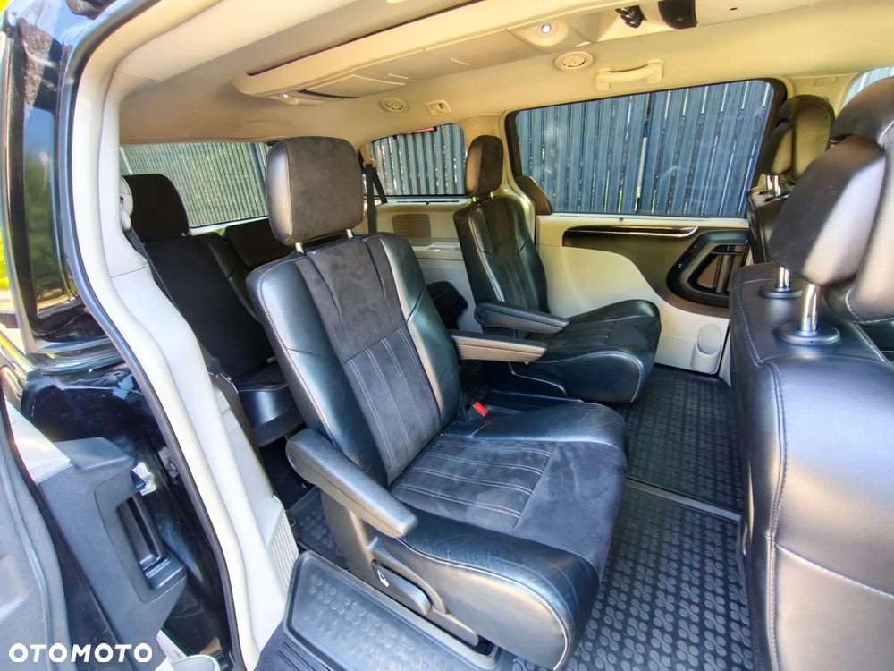 Lancia Voyager 3.6 Platinum - 24