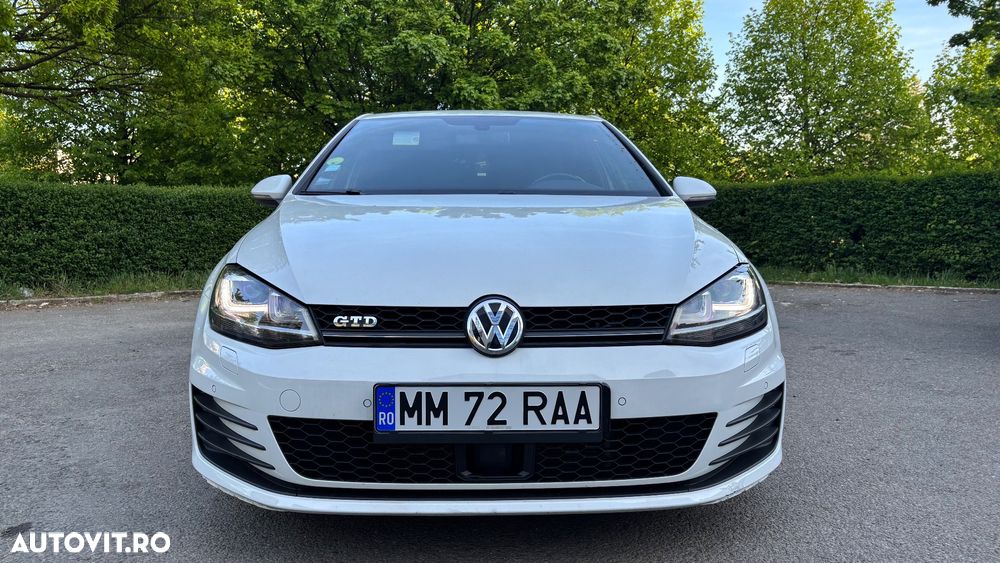 Volkswagen Golf - 1