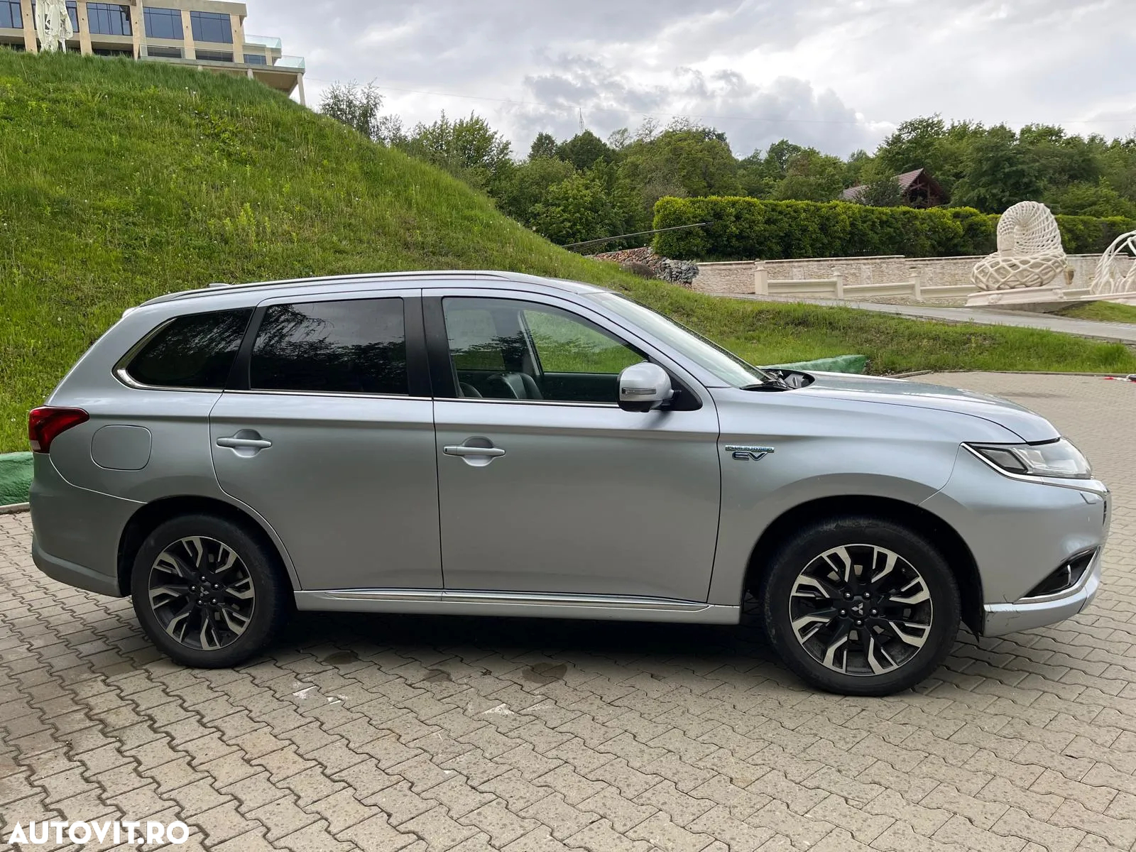 Mitsubishi Outlander - 4