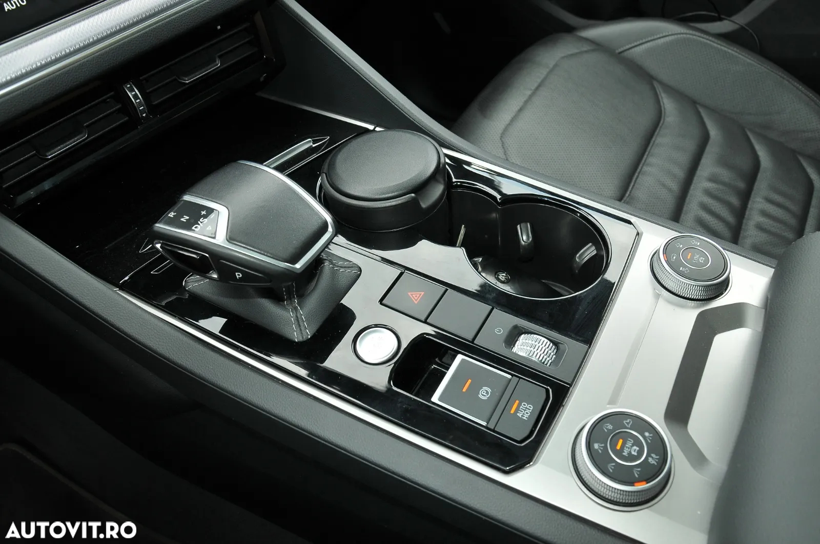 Volkswagen Touareg V6 TDI 4MOTION R-Line - 27