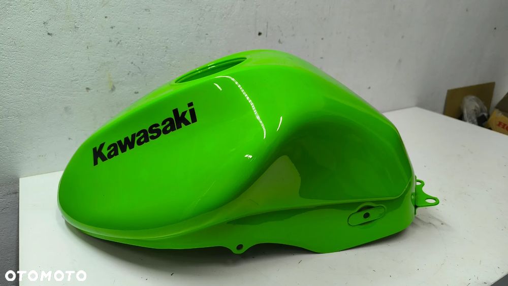 Zbiornik Kawasaki ER6 1 generacji  lakierowany - 2