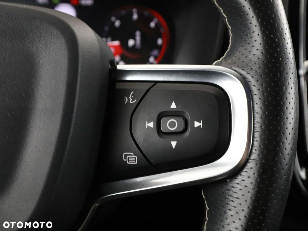 Volvo XC 40 D3 SCR R-Design - 32