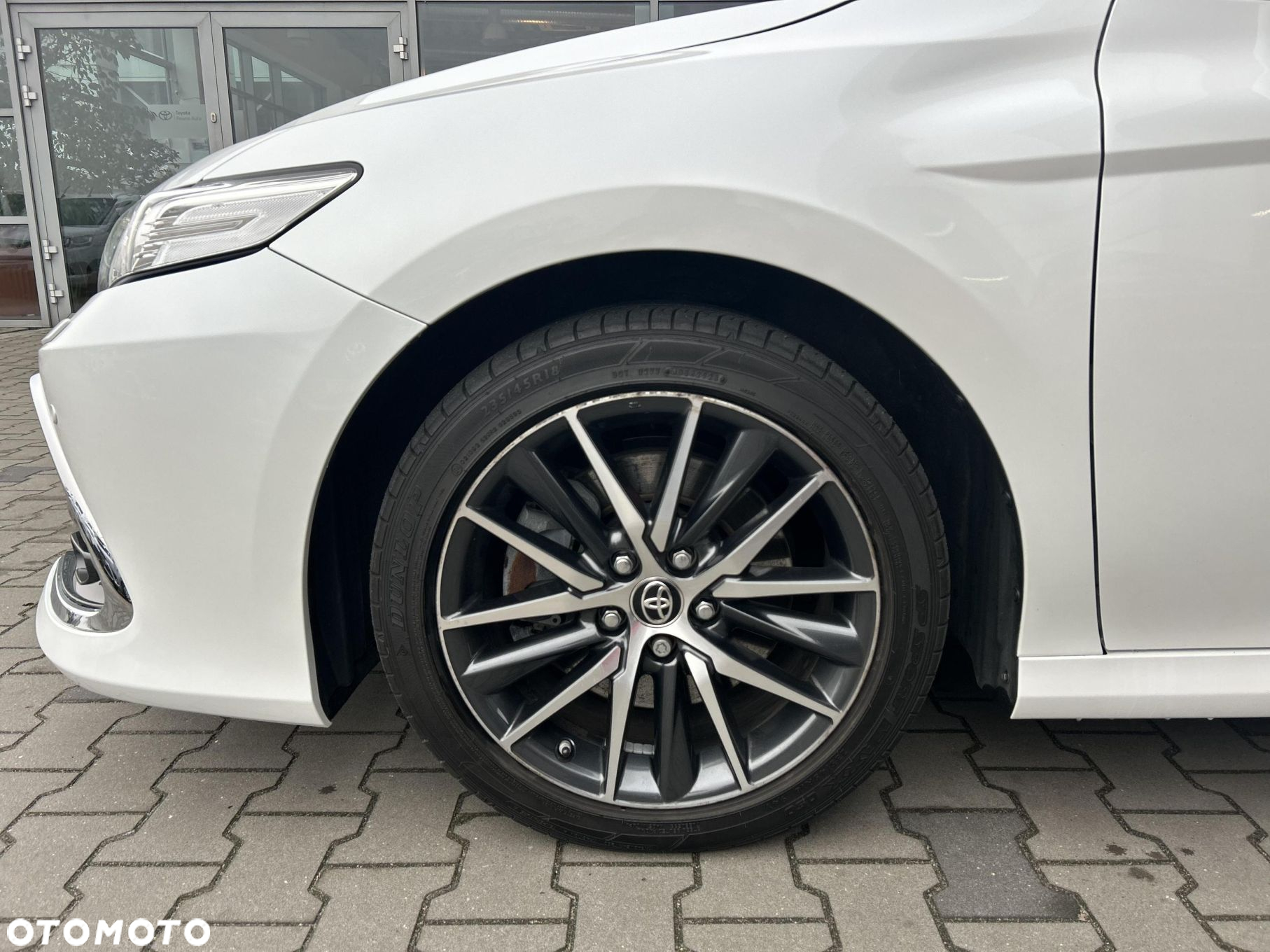 Toyota Camry - 10