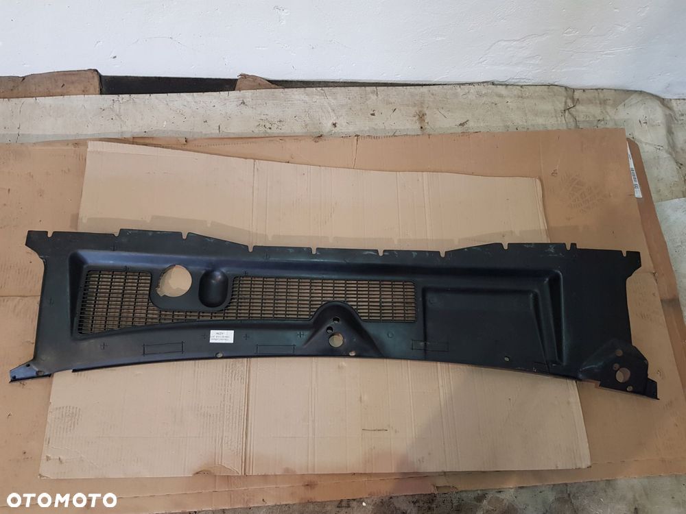 podszybie plastikowe 4416472 chrysler le baron 94 3.0b - 4