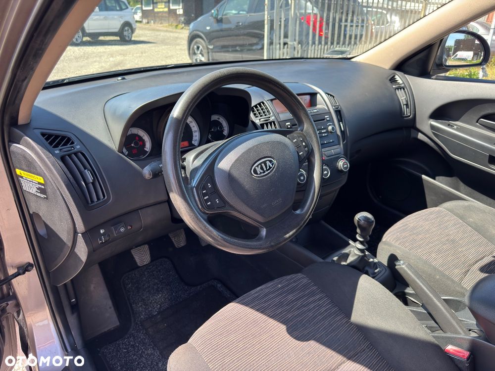 Kia Ceed 1.6 Comfort - 13