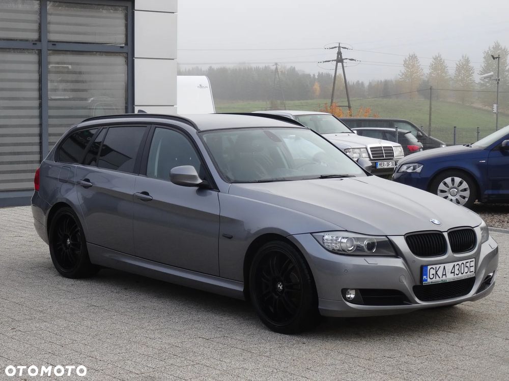 BMW 318 2010 photo 2