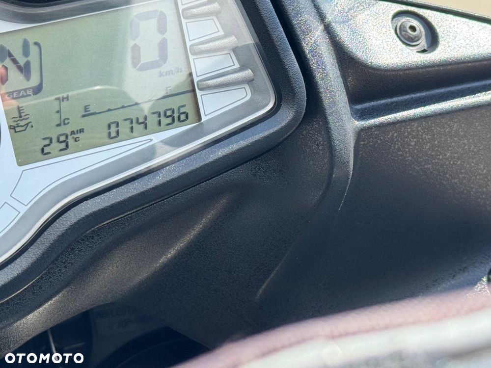 Suzuki V-STROM - 13