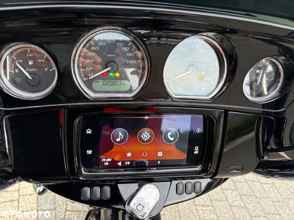 Harley-Davidson Touring Street Glide - 11