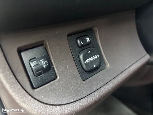 Toyota iQ 1.0 VVT-i - 13