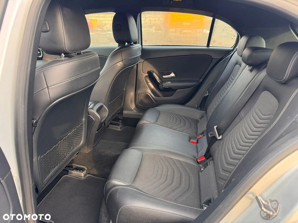 Mercedes-Benz Klasa A 180 d Edition 1 7G-DCT - 33