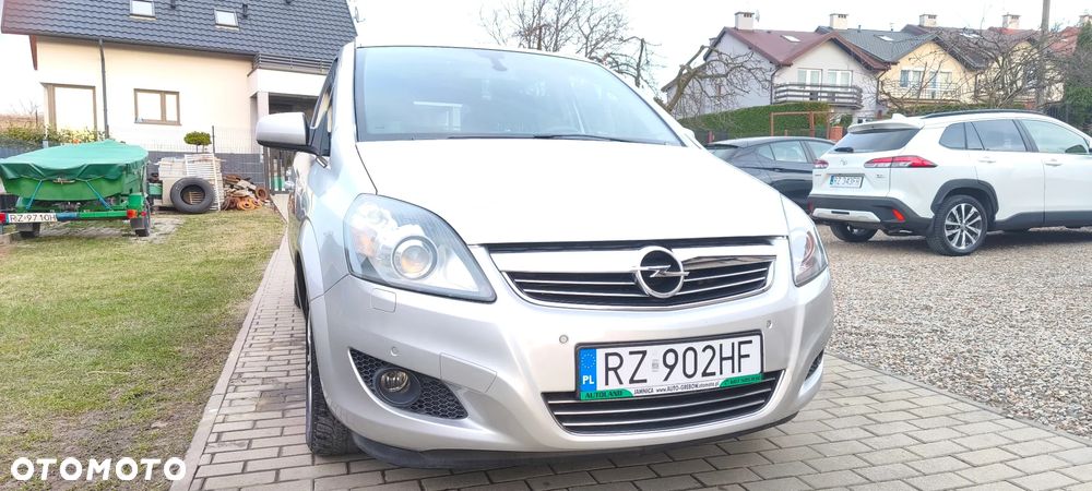 Opel Zafira 1.8 Cosmo - 1