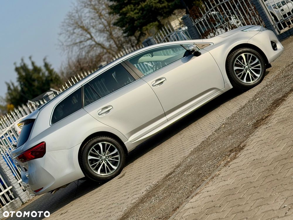 Toyota Avensis 2.0 D-4D Prestige - 37