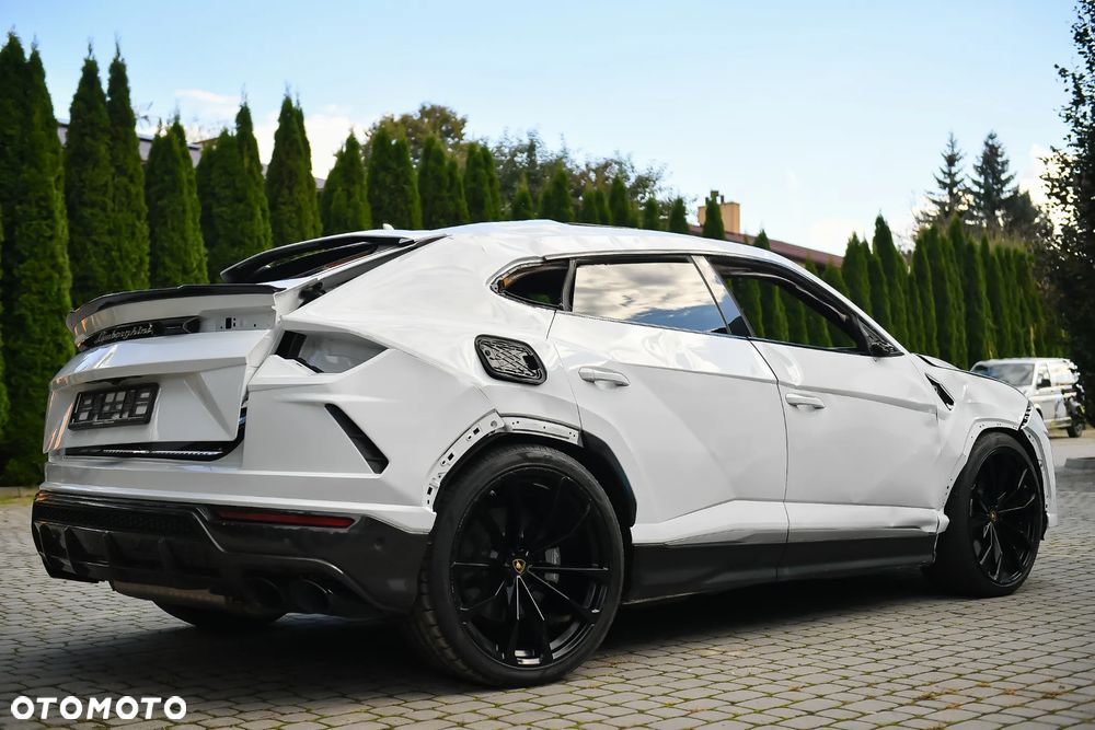 Lamborghini Urus Standard - 26