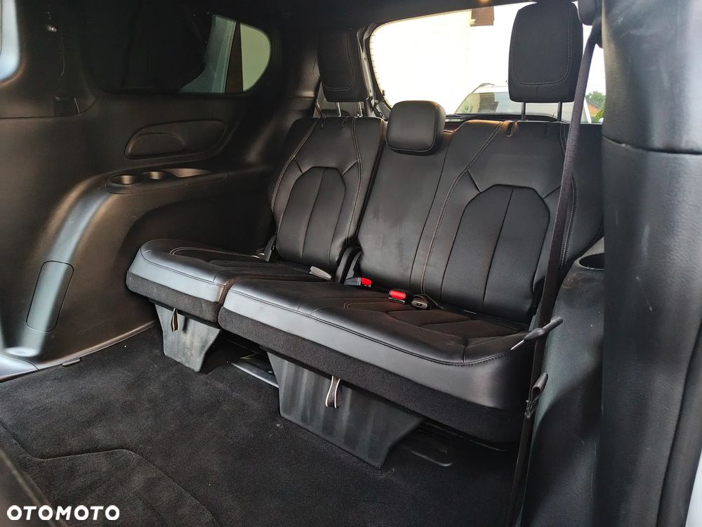 Chrysler Pacifica - 16