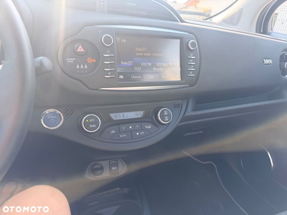 Toyota Yaris Hybrid 100 Premium - 19
