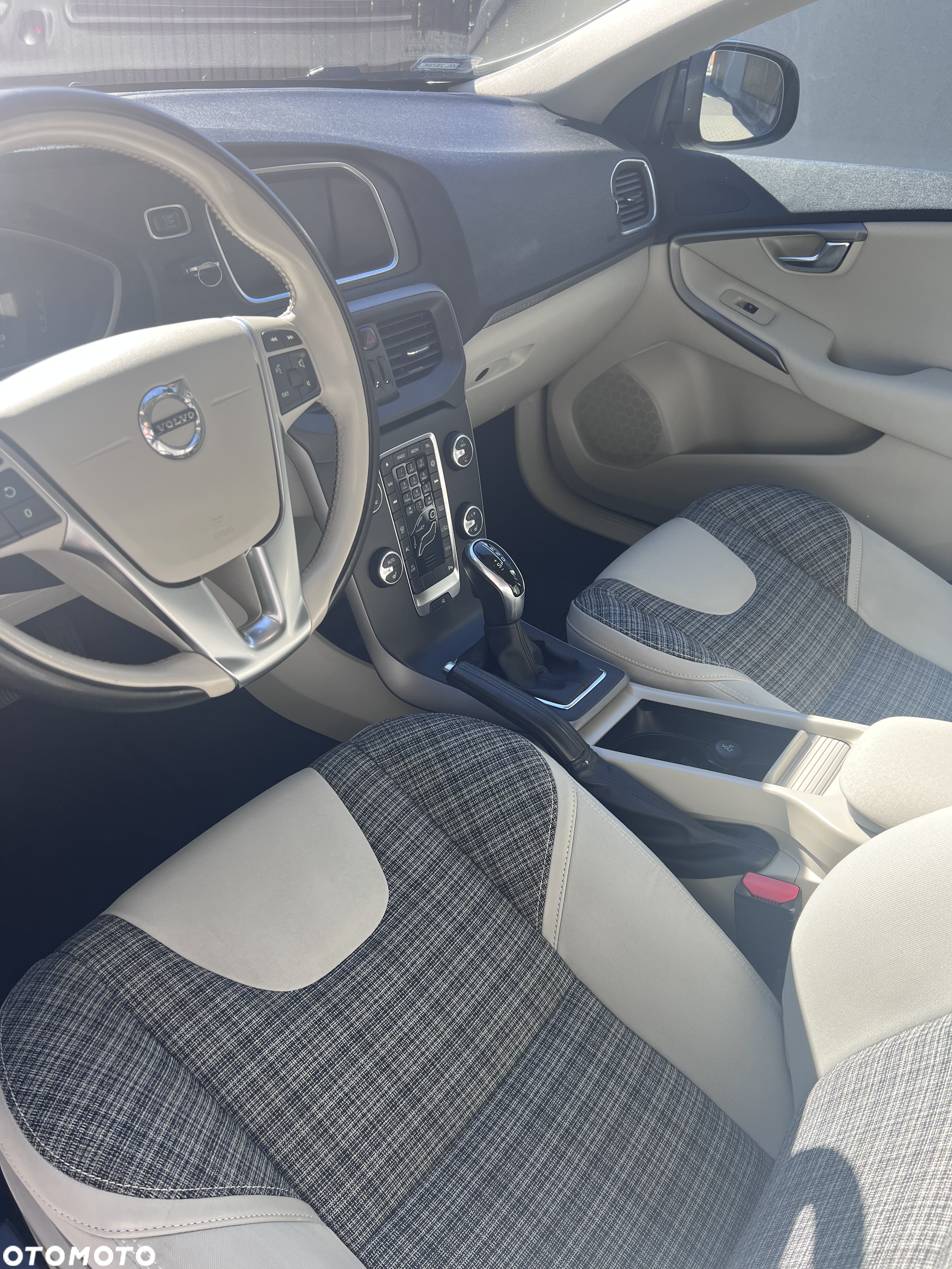 Volvo V40 T3 Drive-E Momentum - 15