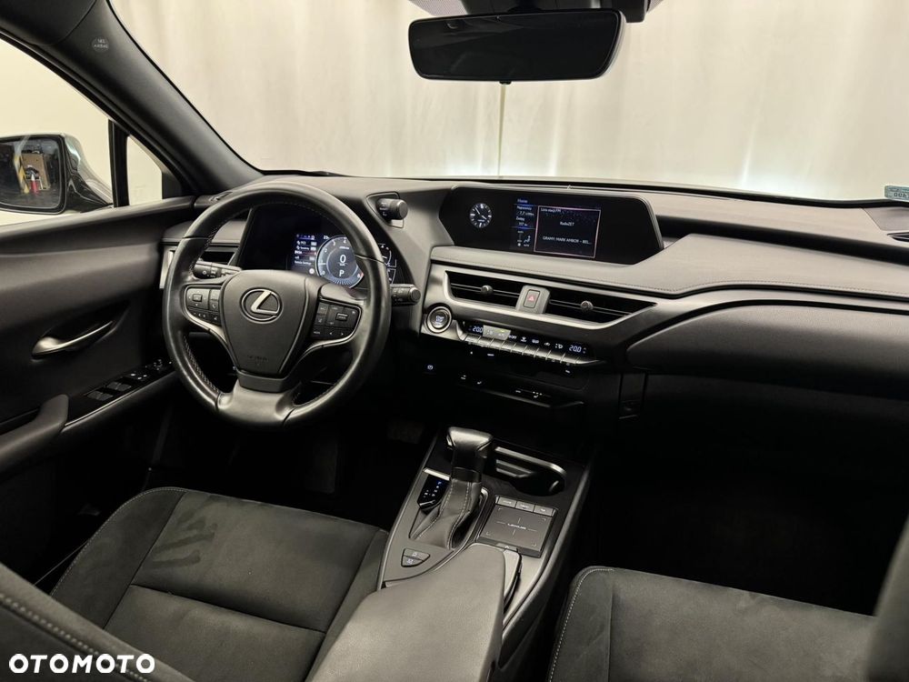 Lexus UX - 24