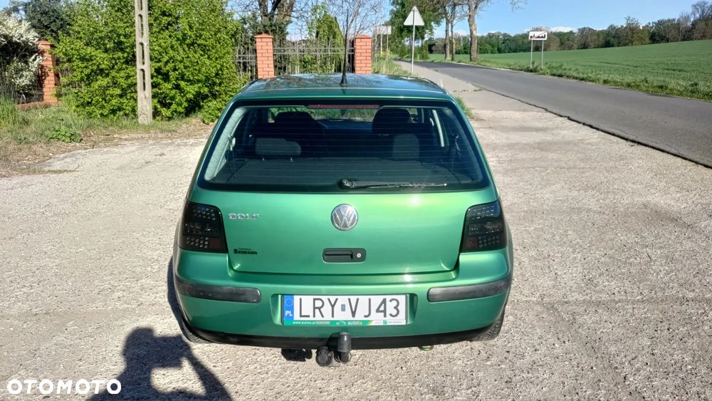Volkswagen Golf - 6