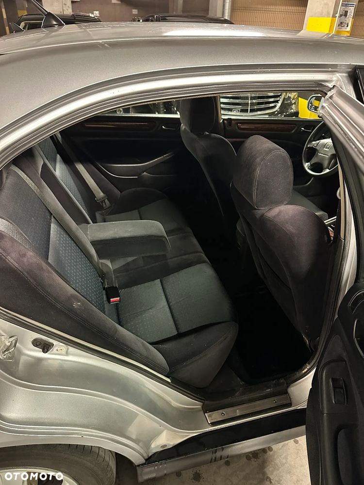 Honda Accord 1.8i LS - 12