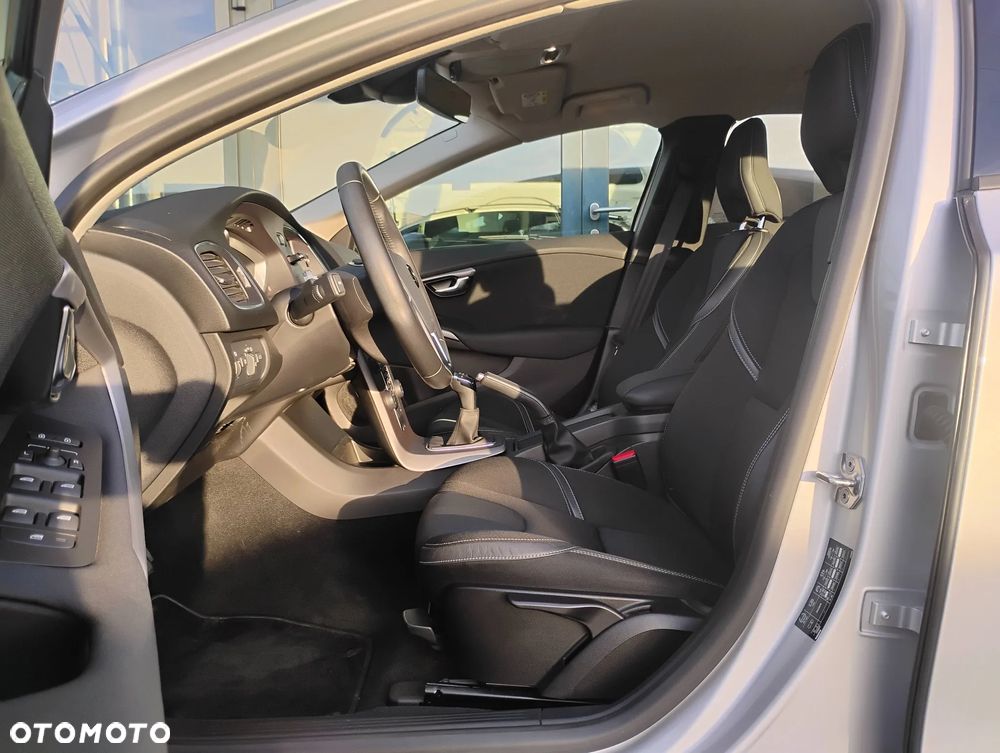 Volvo V40 D2 Drive-E Momentum - 15