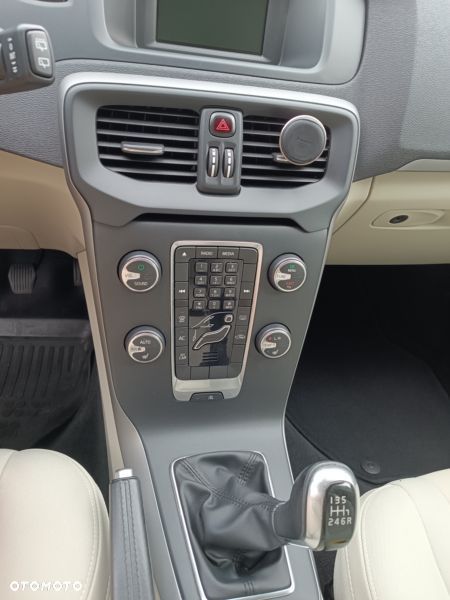 Volvo V40 D3 Momentum - 9
