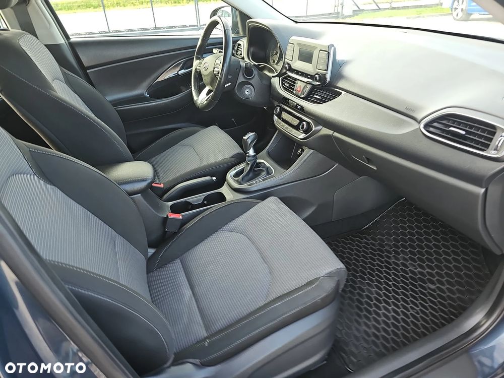 Hyundai i30 1.5 DPI Classic + - 21
