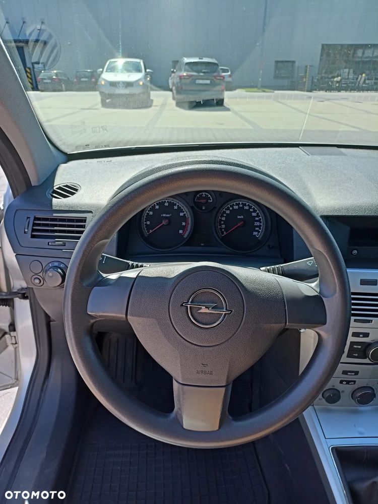 Opel Astra 1.6 Essentia - 12