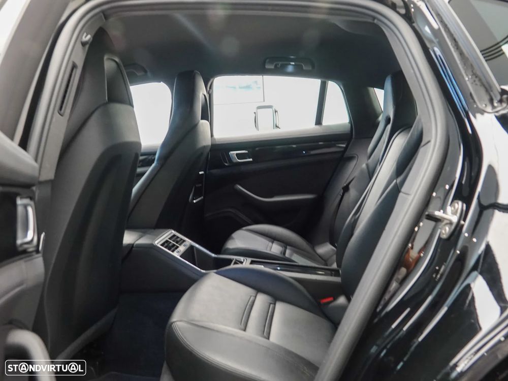 Porsche Panamera 4 E-Hybrid - 24