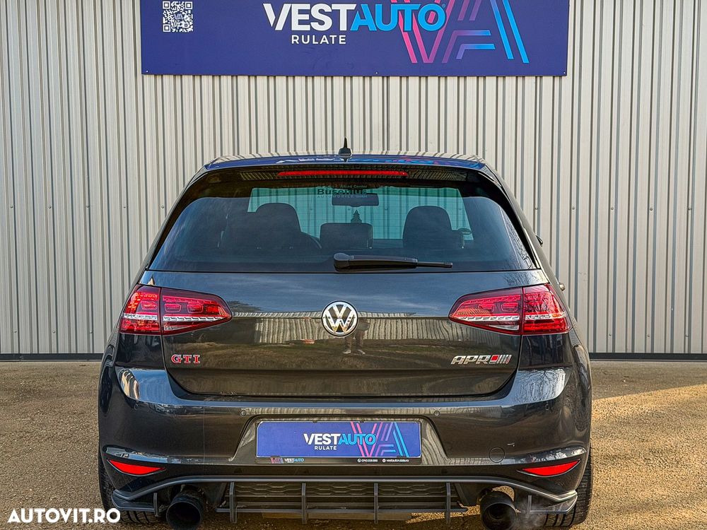 Volkswagen Golf - 28
