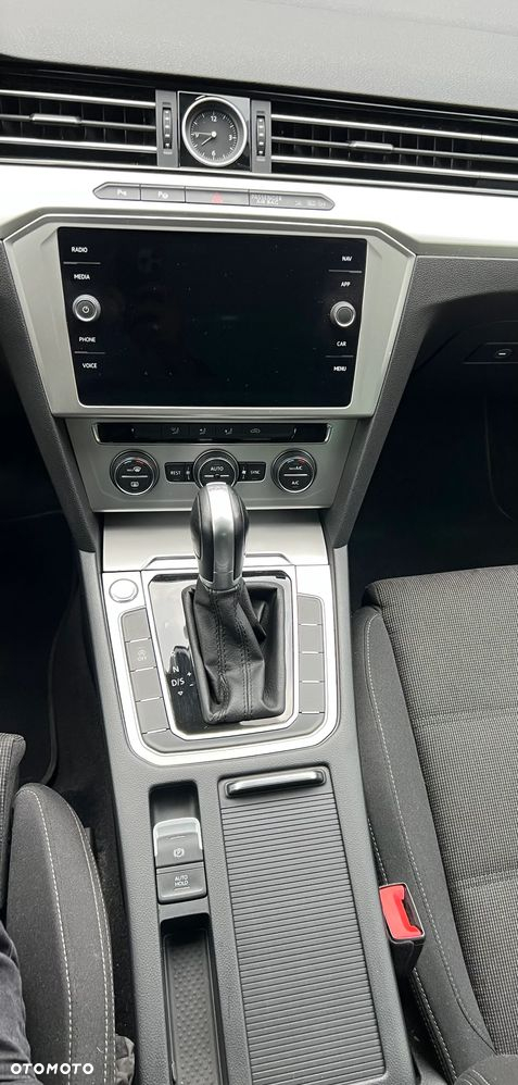 Volkswagen Passat Variant 1.6 TDI SCR DSG Trendline - 11