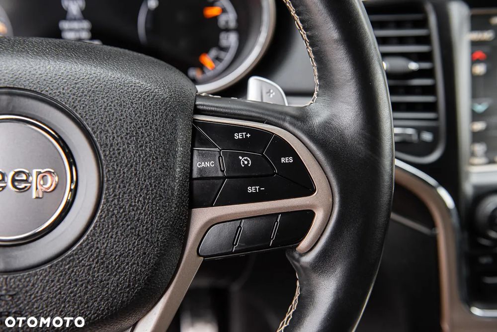 Jeep Grand Cherokee - 24