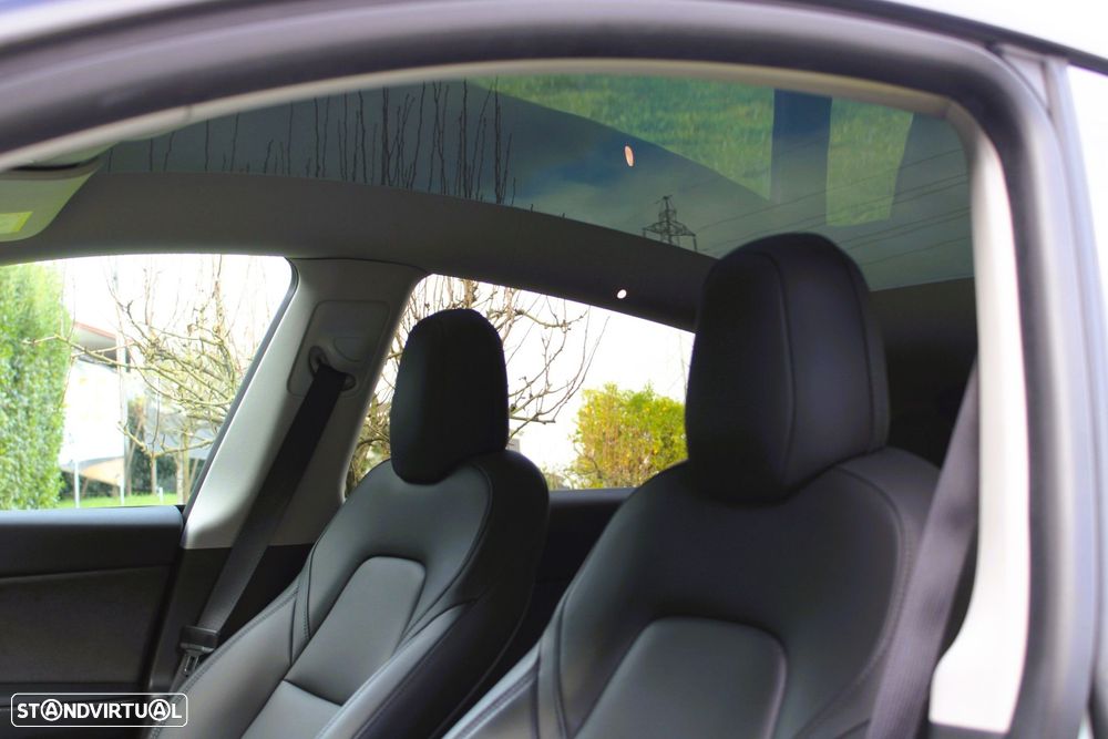 Tesla Model Y Long Range Dual Motor AWD - 19